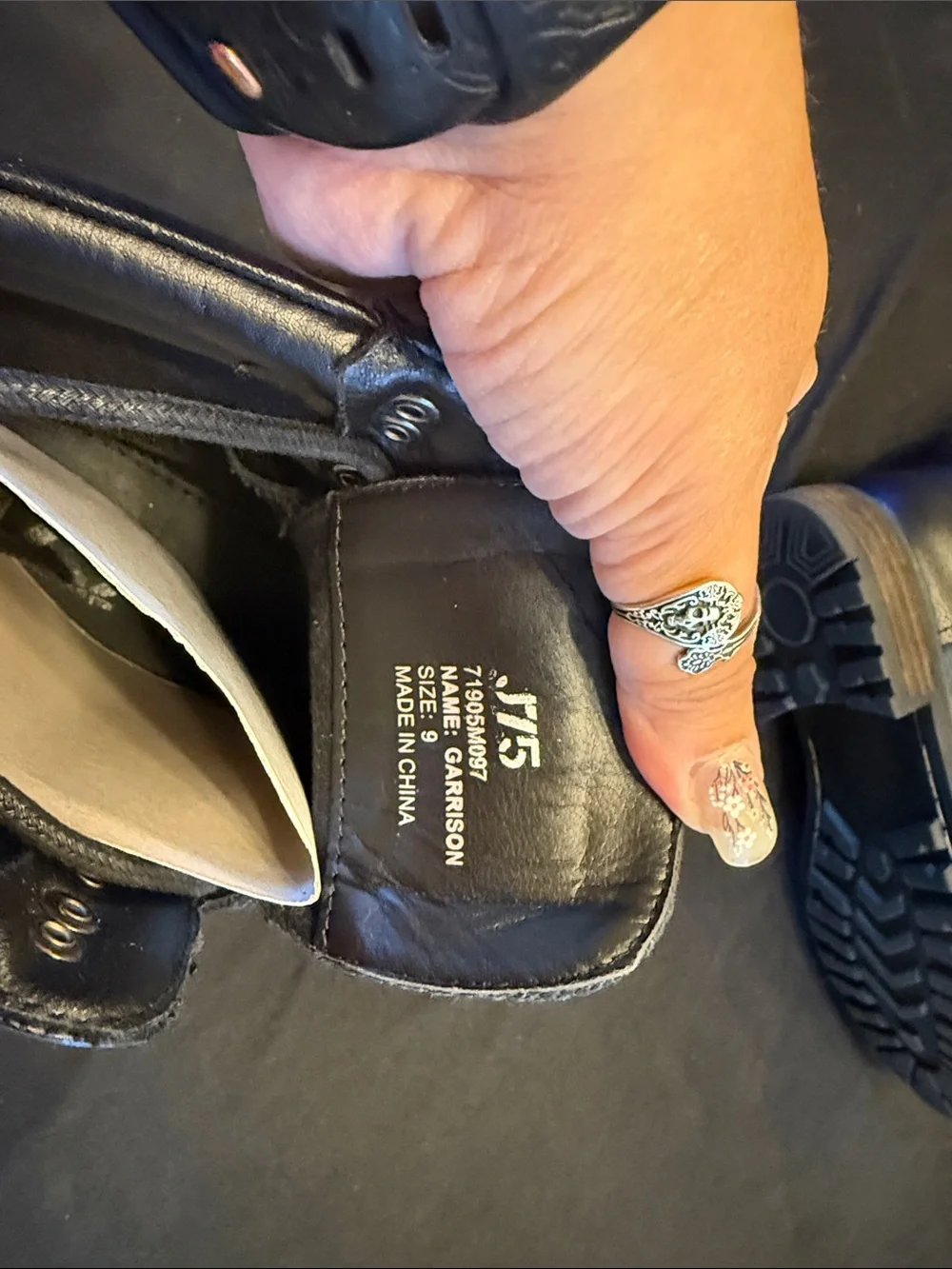 J75 classic black